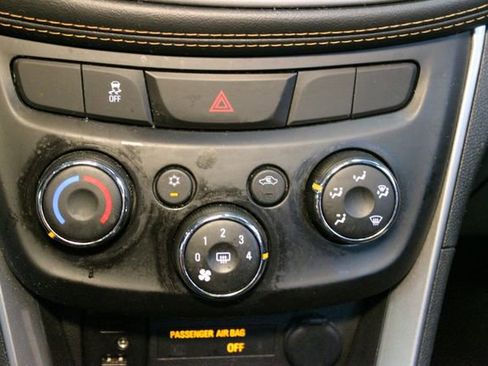 Used 2019 Chevrolet Trax LT w/ LT Convenience Package AWD/4WD image 25