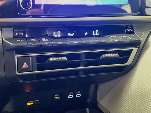Used 2026 Toyota Camry SE FWD image 24