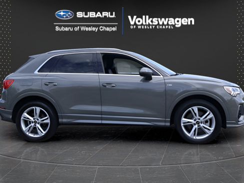 Used 2023 Audi Q3 2.0T Premium w/ Convenience Package AWD/4WD image 9