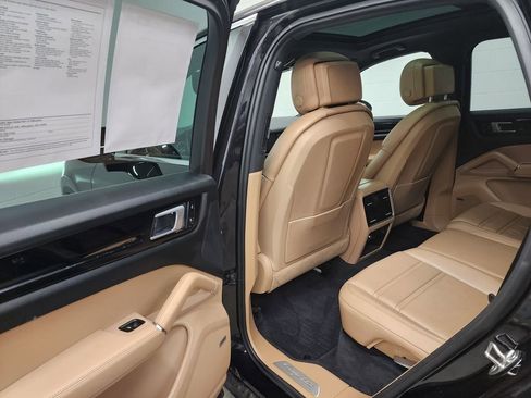 Used 2019 Porsche Cayenne AWD/4WD image 24