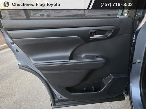 Used 2023 Toyota Highlander XLE image 43