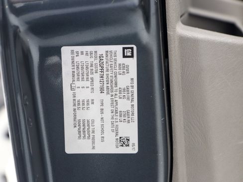 Used 2017 Chevrolet Express 3500 LT w/ LT Preferred Equipment Group RWD image 29