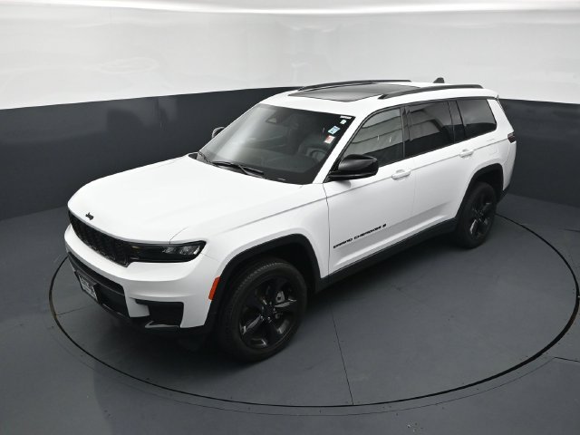 Used 2025 Jeep Grand Cherokee L Limited w/ Black Appearance Package AWD/4WD image 14