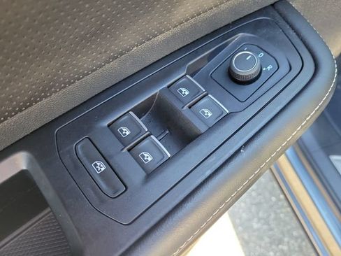 Certified 2024 Volkswagen Atlas SE FWD image 16