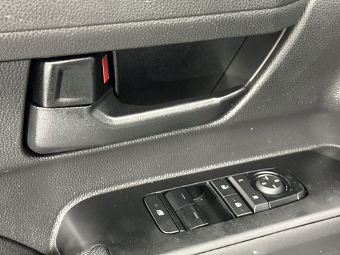 Used 2025 Toyota Tacoma SR image 17