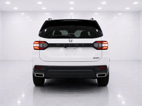 Used 2025 Honda Pilot Sport image 4