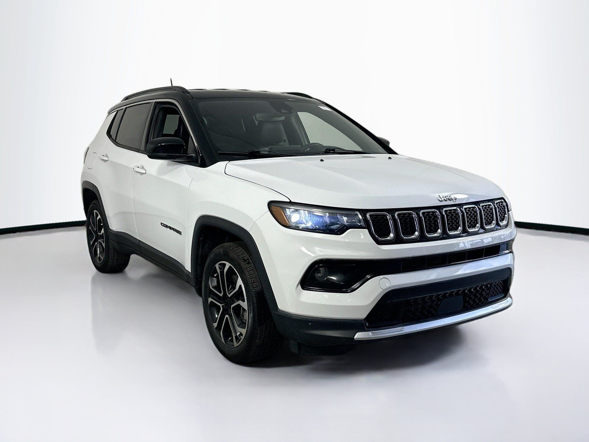Used 2023 Jeep Compass Limited AWD/4WD image 3
