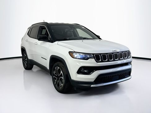 Used 2023 Jeep Compass Limited AWD/4WD image 3