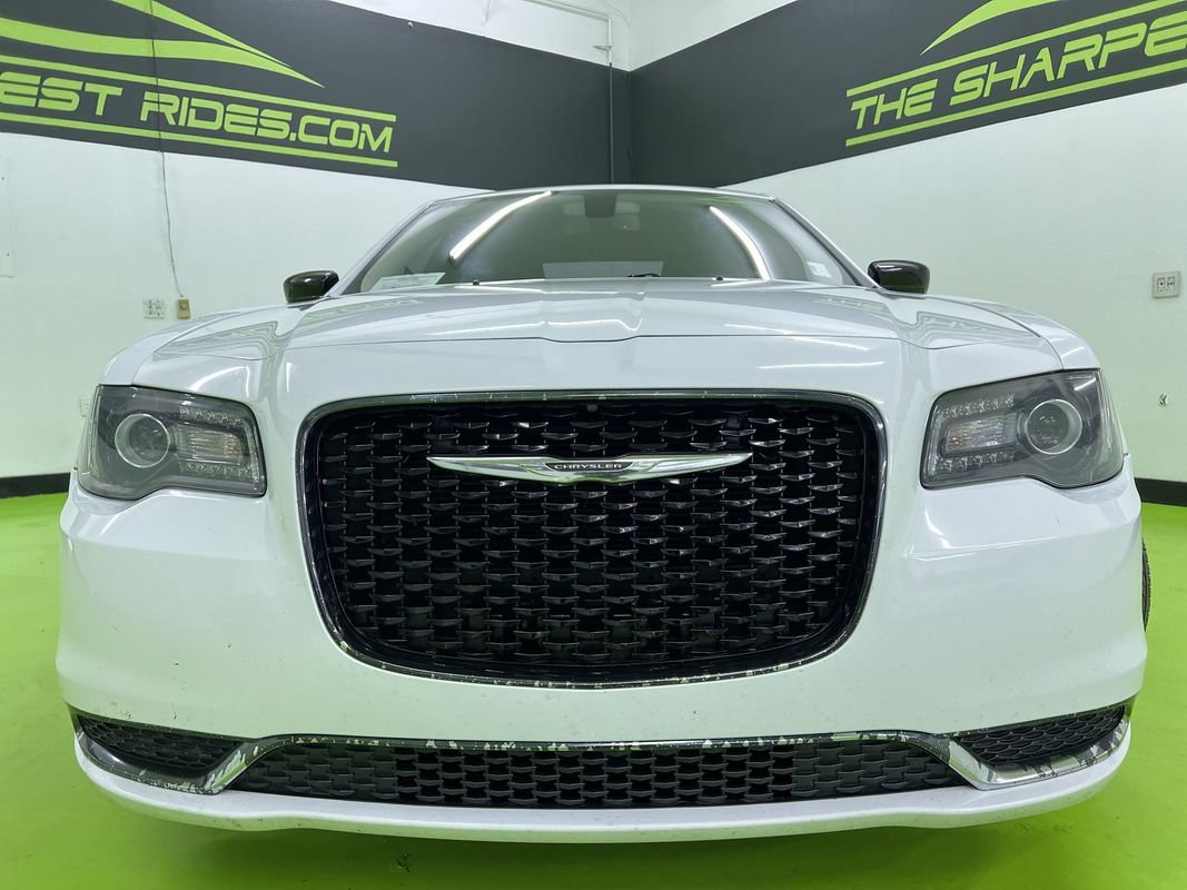 Used 2019 Chrysler 300 Touring w/ Sport Appearance Package RWD image 3