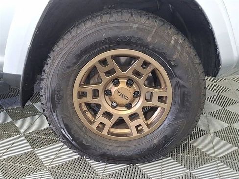 Used 2022 Toyota 4Runner SR5 Premium image 12