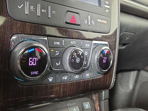 Used 2017 Chevrolet Traverse Premier FWD image 21
