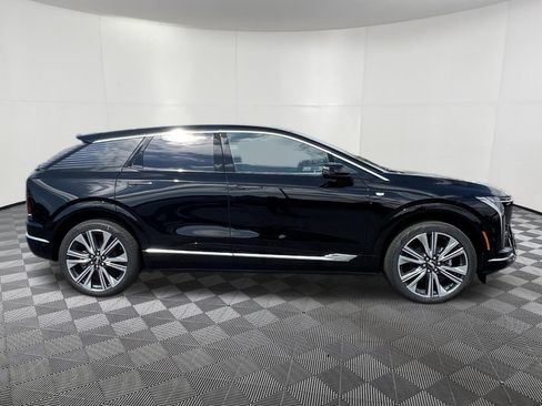 New 2026 Cadillac Optiq Luxury 2 AWD/4WD image 7