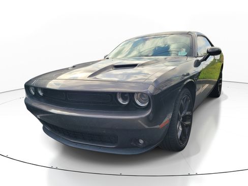 Used 2020 Dodge Challenger SXT w/ Blacktop Package RWD image 3