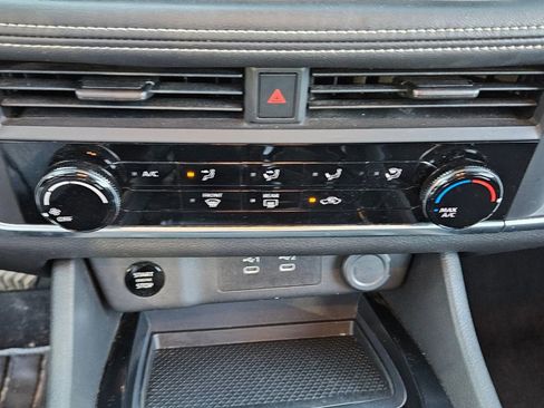 Used 2024 Nissan Rogue S image 18