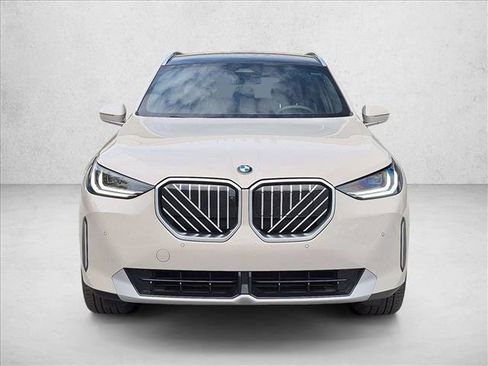 Used 2025 BMW X3 xDrive30i AWD/4WD image 2
