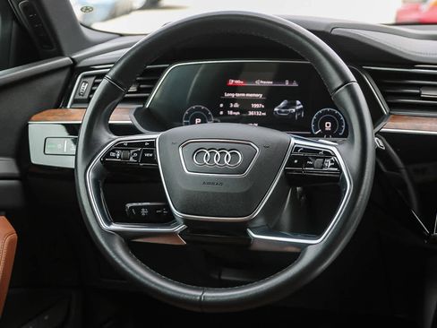 Used 2022 Audi e-tron Premium Plus w/ Premium Plus Package image 16