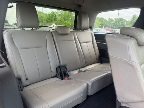 Used 2018 Ford Expedition XLT w/ Equipment Group 202A AWD/4WD image 22