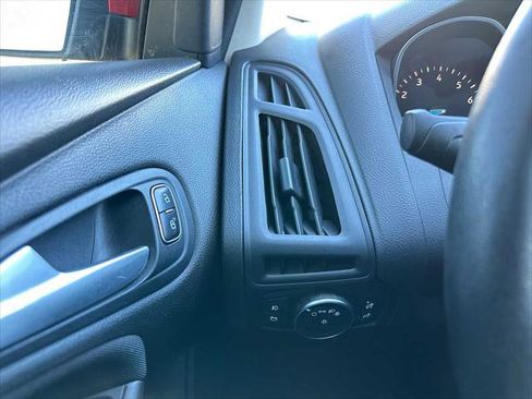 Used 2015 Ford Focus SE w/ Equipment Group 201A image 29