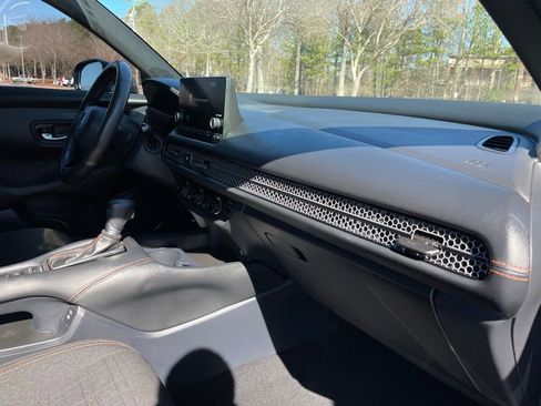 Certified 2025 Honda HR-V Sport image 31