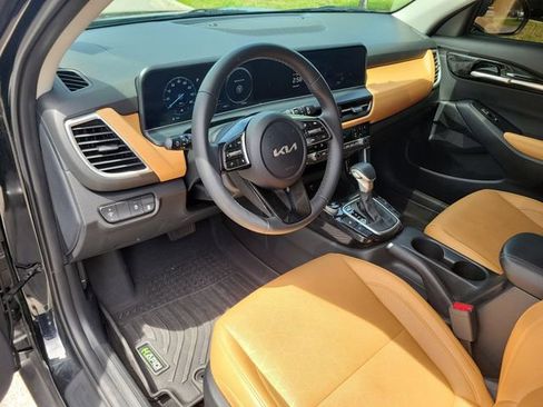 Certified 2024 Kia Seltos EX FWD image 16