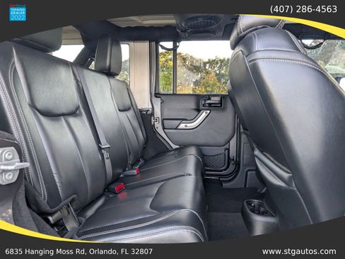 Used 2016 Jeep Wrangler Unlimited Sahara w/ Connectivity Group image 19