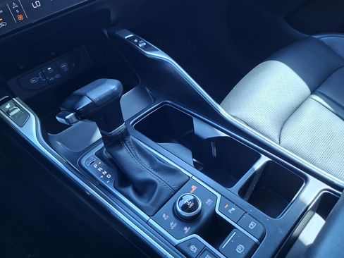 Used 2024 Kia Sorento S w/ Panoramic Sunroof Package image 16