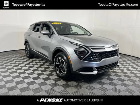 Used 2025 Kia Sportage LX AWD/4WD image 16