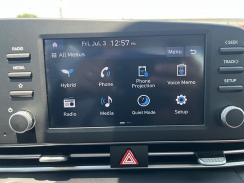 Used 2025 Hyundai Elantra Hybrid FWD image 22