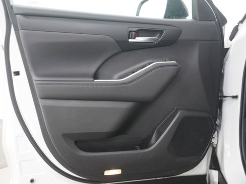 Used 2023 Toyota Highlander XSE image 21