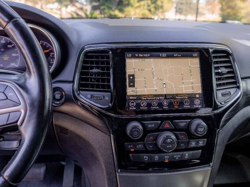 Used 2020 Jeep Grand Cherokee Laredo w/ Quick Order Package 2BN North image 24