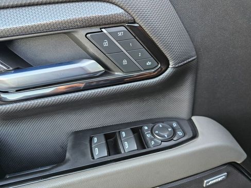 Used 2024 Chevrolet Silverado 2500 ZR2 w/ Technology Package image 19