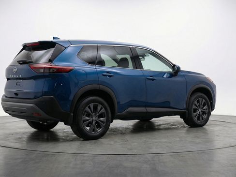 Used 2025 Nissan Rogue SV AWD/4WD image 9