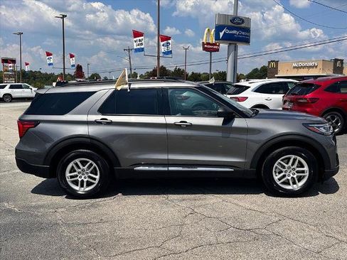 Certified 2025 Ford Explorer Active RWD image 2
