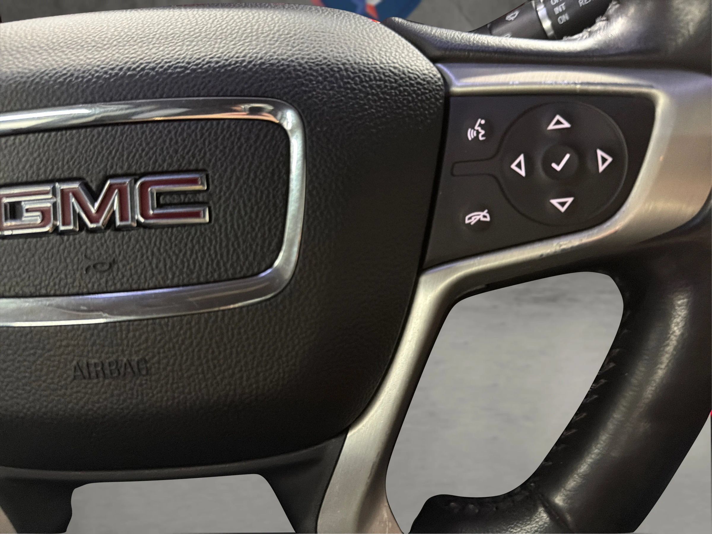 Used 2020 GMC Acadia SLT w/ LPO, Cargo Package FWD image 25