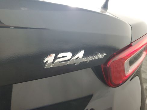 Used 2017 FIAT 124 Spider Classica image 31