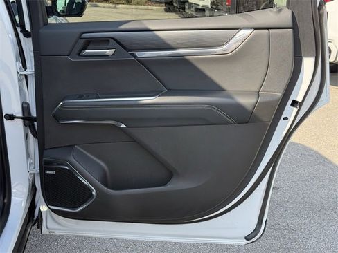 Used 2025 GMC Acadia Elevation image 36