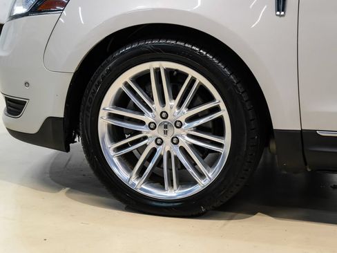 Used 2019 Lincoln MKT AWD image 59