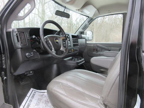 Used 2018 Chevrolet Express 2500 w/ Driver Convenience Package image 37