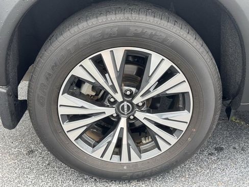 Used 2023 Nissan Rogue SV image 6