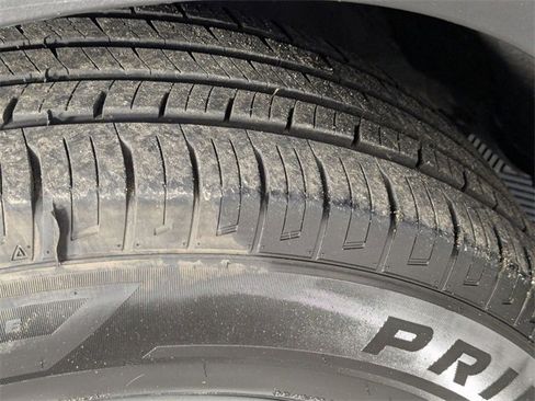 Used 2023 Toyota Highlander XLE image 9