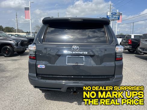 Used 2024 Toyota 4Runner TRD Sport AWD/4WD image 3