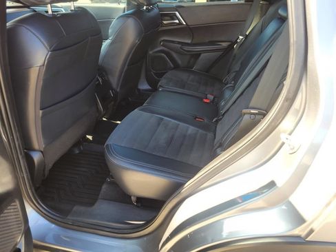 Used 2024 Mitsubishi Outlander SE FWD image 3