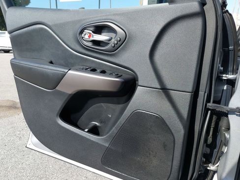 Used 2019 Jeep Cherokee Limited FWD image 25
