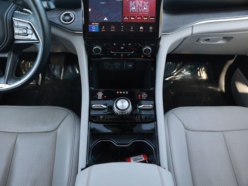 Used 2022 Jeep Grand Cherokee Overland AWD/4WD image 31