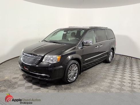 Used 2014 Chrysler Town & Country Touring-L w/ Driver Convenience Group image 3