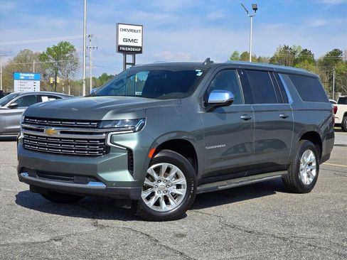 Used 2023 Chevrolet Suburban Premier image 2