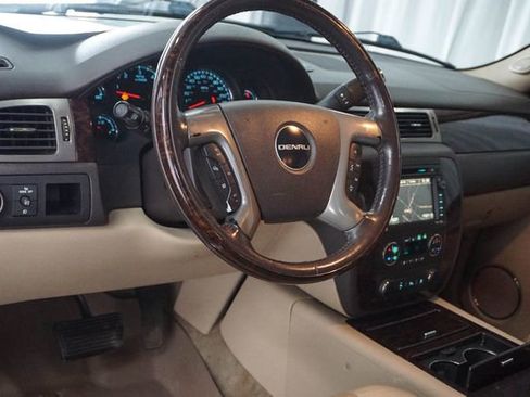 Used 2011 GMC Yukon Denali image 6