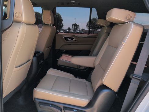 Used 2023 Chevrolet Tahoe Premier AWD/4WD image 12