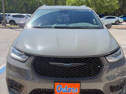 Used 2021 Chrysler Pacifica Limited w/ S Appearance Package image 17