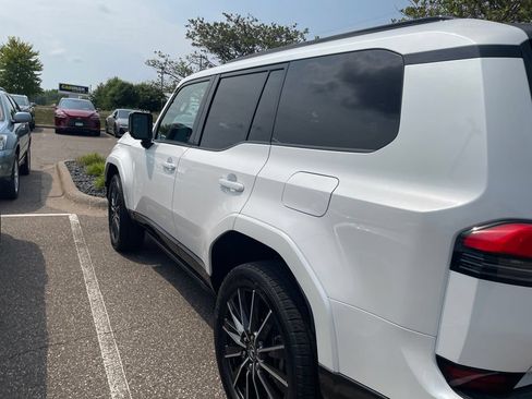Used 2024 Lexus GX 550 w/ Accessory Package (Z1) AWD/4WD image 8